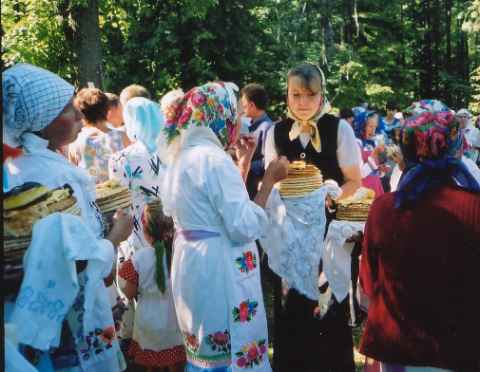 Valokuva pyh&auml;st&auml; lehdosta